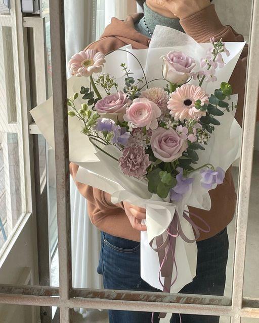 Cove Crest Harbor workshop space where corporate flower arrangements are designed and prepared for business delivery